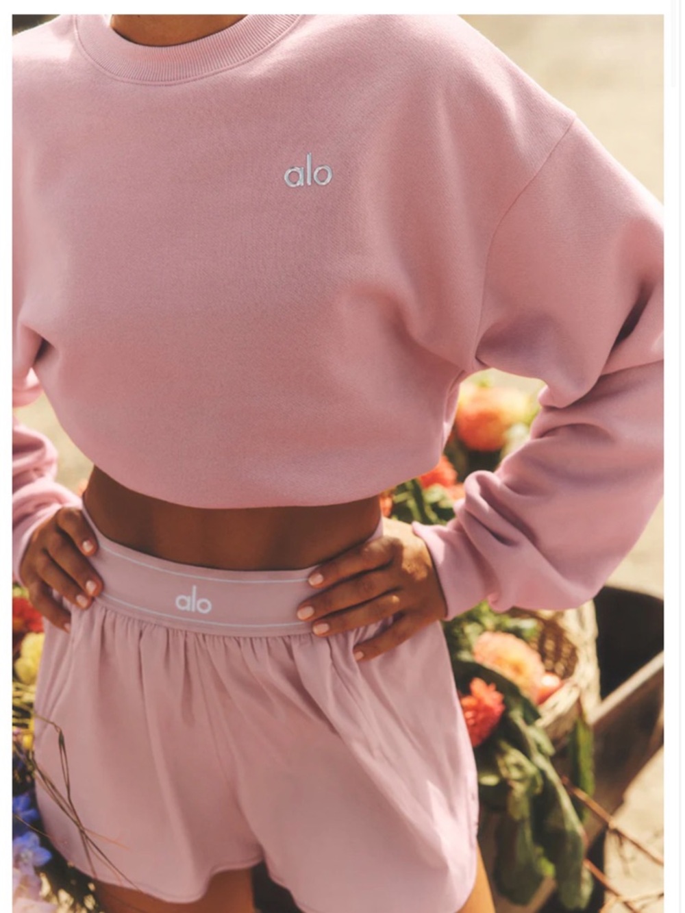 ALO Yoga Cropped Accolade Crewneck Sweatshirt in Vintage Pink
